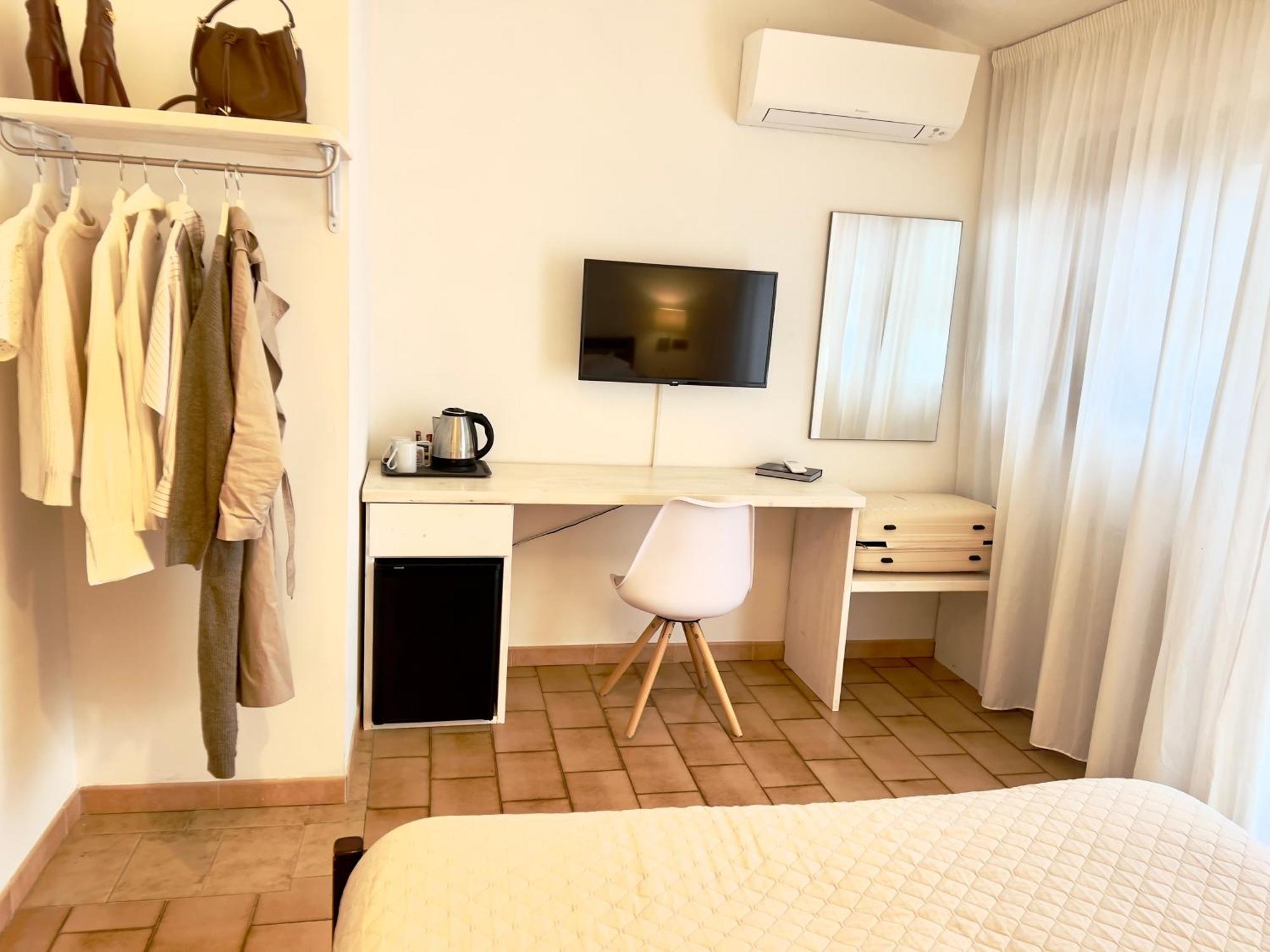 Villa Lavinia B&B Montescudaio Bagian luar foto